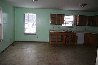4th image of 91 Marion Ave