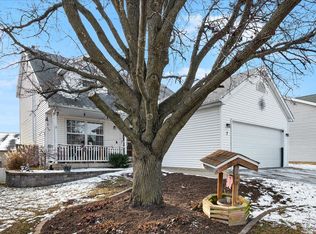 7 Lake Ridge Ct, Bloomington, IL 61701