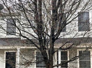 6715 Hunters Creek Blvd, Louisville, KY 40258