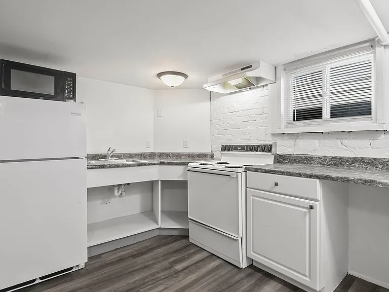 1301 Whittier Ave — Photo 12