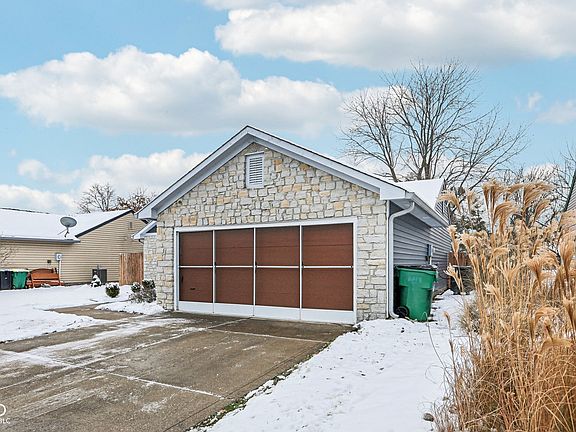 2nd image of 18426 Harvest Meadows Dr E