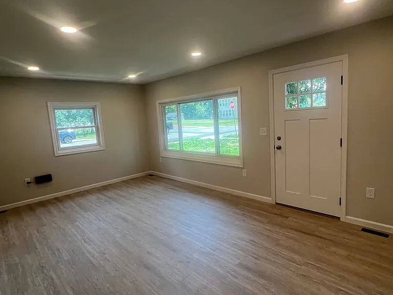 403 D St — Photo 14