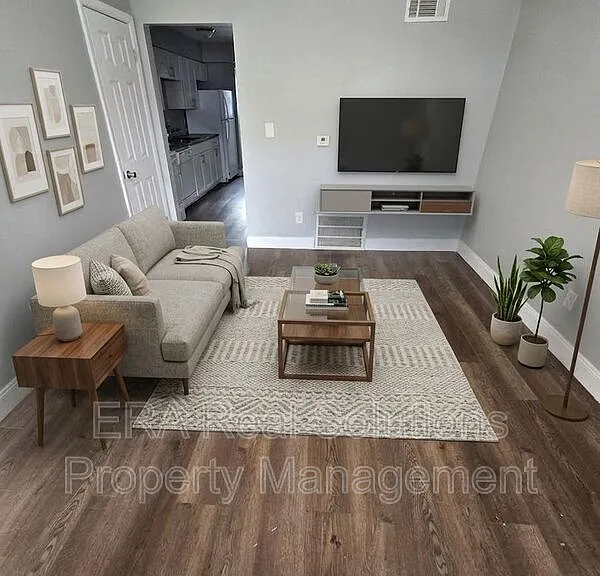 2999 E 11th Ave — Photo 4