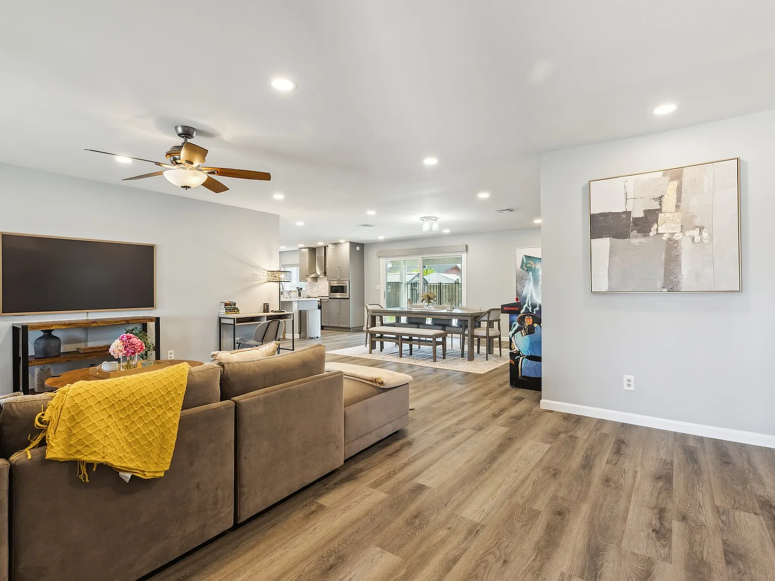 3 bed, 1800 sqft, $4,994 — Photo 3
