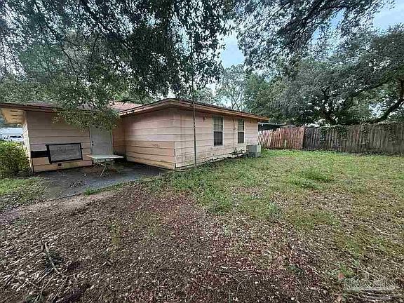 5th image of 15 Halsey Dr