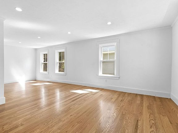 3rd image of 146-146A W Division St