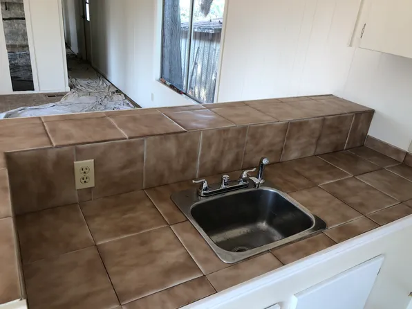 1601 E Crabtree Ave, Porterville, CA 93257