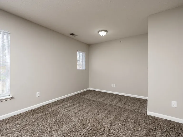 Mansion Row - Where Historic Charm Meets Modern Convenience! — Photo 26
