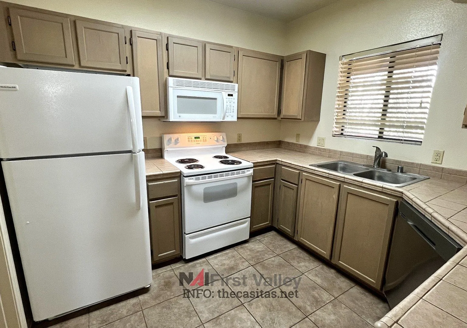 2 Bedrooms, 2 Baths 1/2 OFF First Month Rent — Photo 3