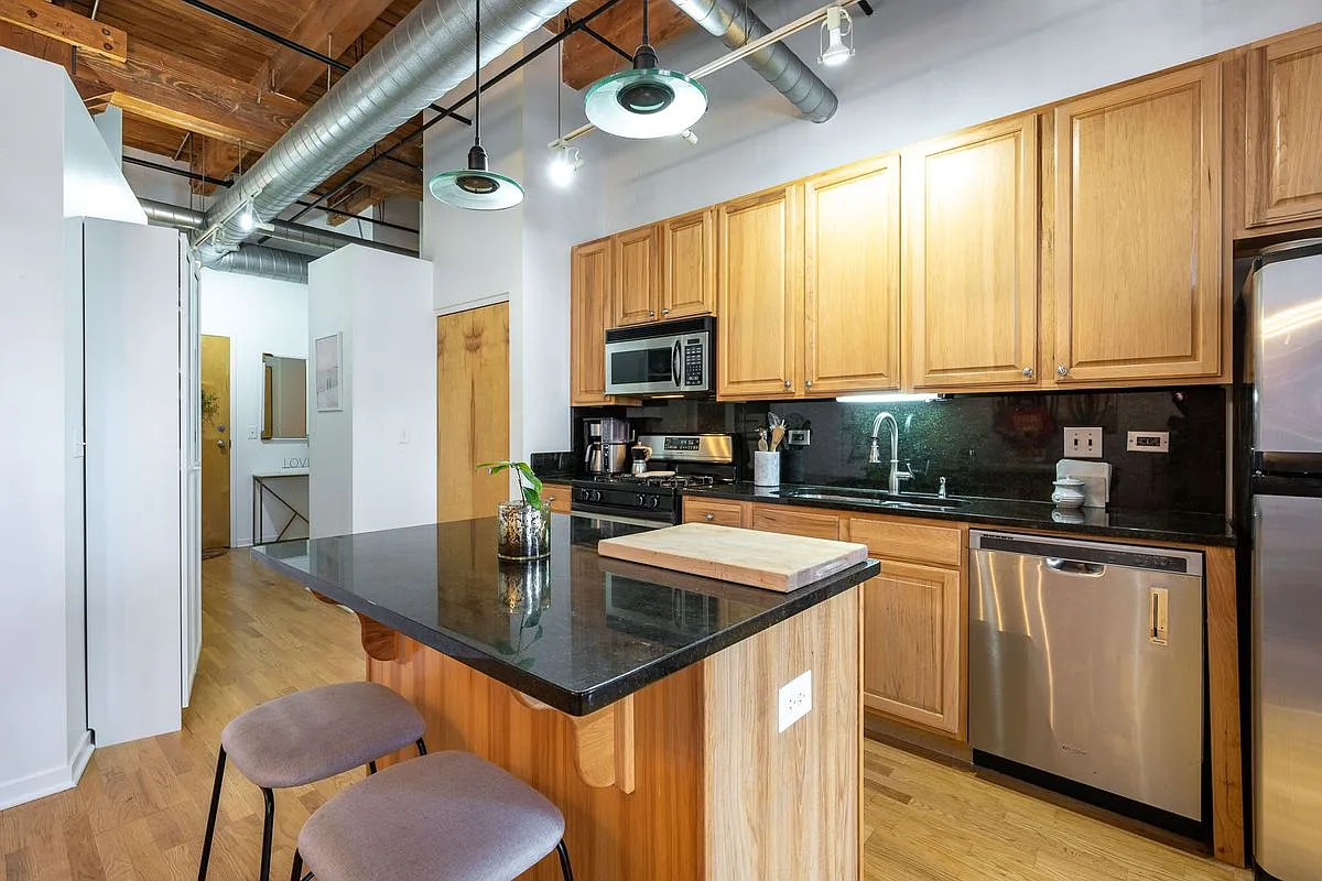 2 bed, 2.0 bath, 1109 sqft, $3,000 — Photo 1