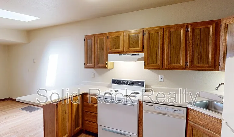 511 E Cache La Poudre St #B — Photo 3