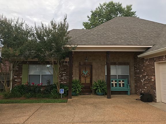 4th image of 589 Clubhouse Dr