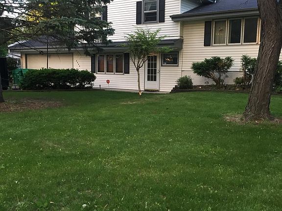 Front yard view.