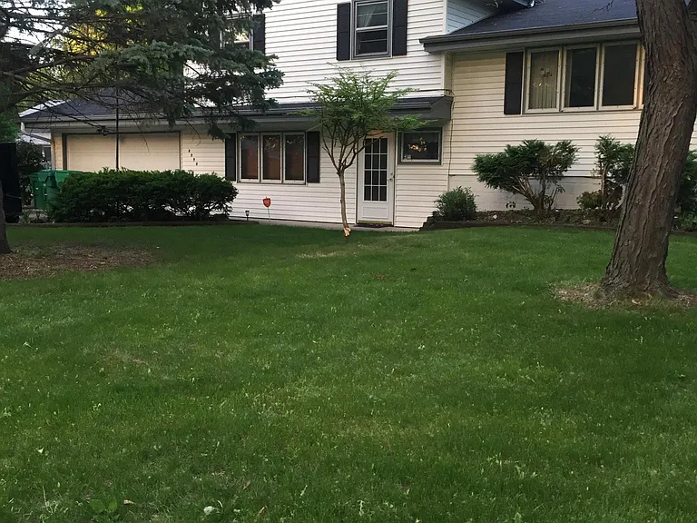 Front yard view.