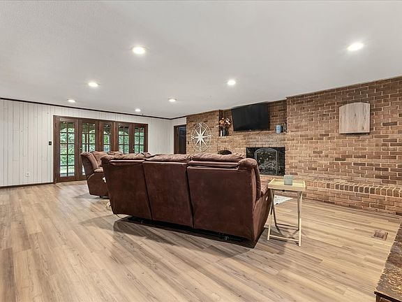 4th image of 1505 Brentwood Dr