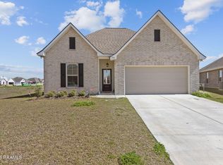 106 Bejeweled Ave, Youngsville, LA 70592