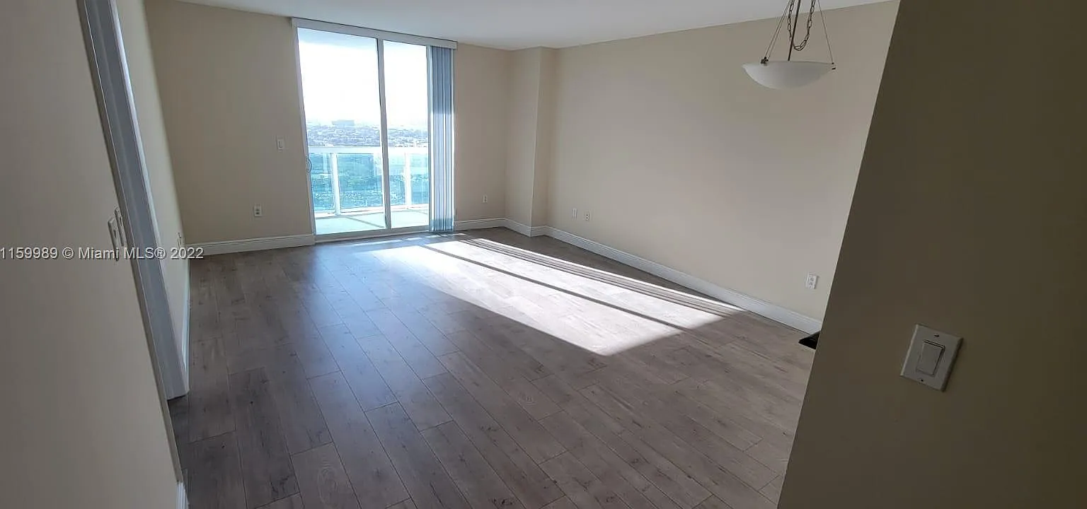 1 bed, 842 sqft, $2,700 — Photo 2