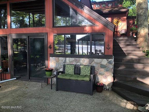 2nd image of 19042 E Brandywine Dr