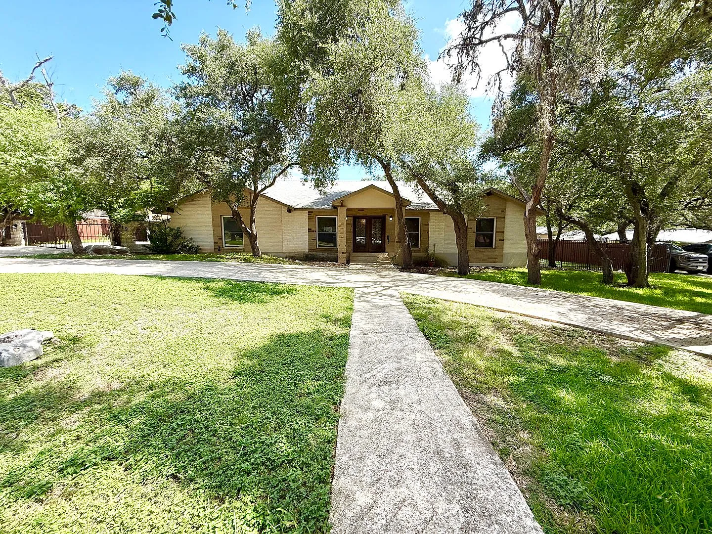 Exquisite Estate Living in Prestigious Hollywood Park With Outdoor Kitchen! — Photo 2