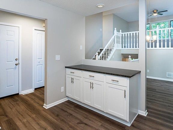 5th image of 819 Dorland Rd S