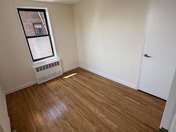 5th image of 3235 Emmons Ave APT 620