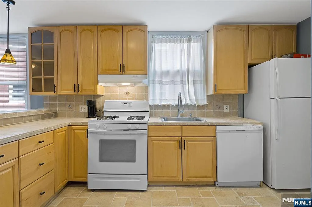2 bed, 1.0 bath, $2,400 — Photo 4