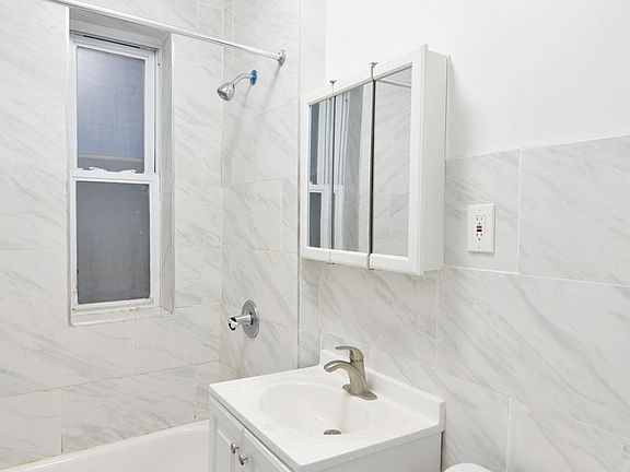 5th image of 22 Saint Nicholas Pl #3A