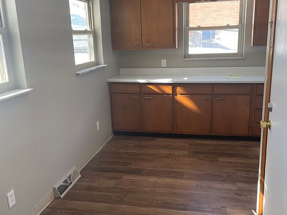 4th image of 4555 E 4th St