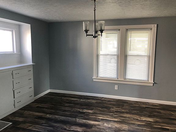 5th image of 134 Baird Ave
