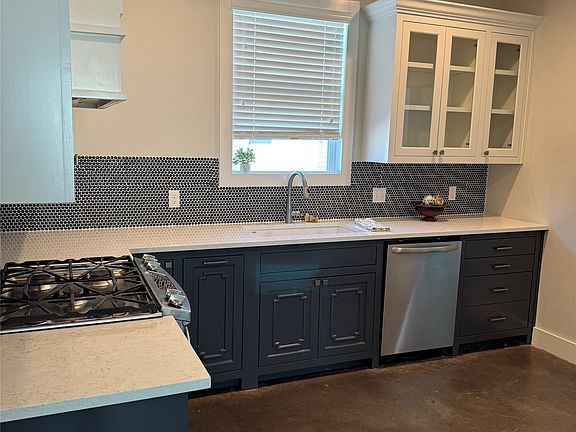 2nd image of 811 McLish St