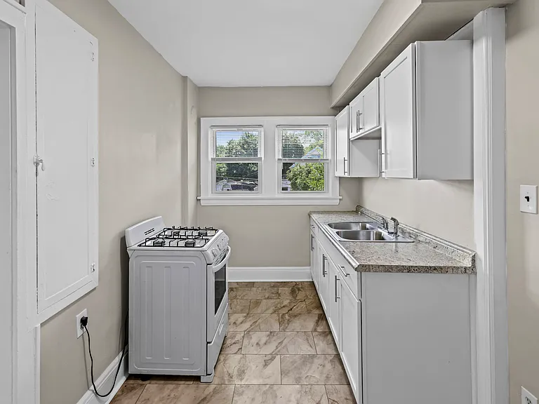529 E Cuyahoga Falls Ave #3 — Photo 4