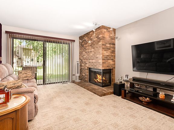 3rd image of 15 E Creekside Cir #B