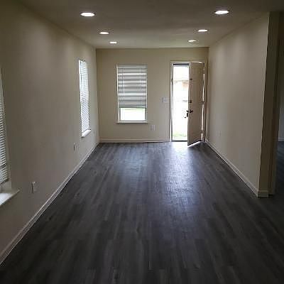 2nd image of 2903 Wipprecht St