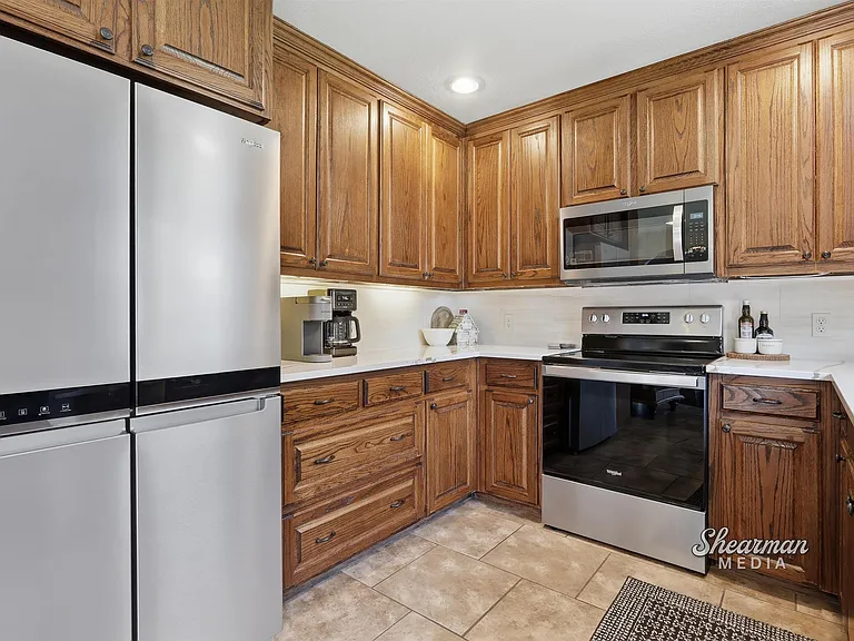 1215 Amherst St — Photo 10