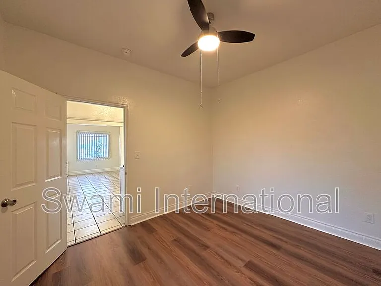 932 W 62nd St — Photo 11