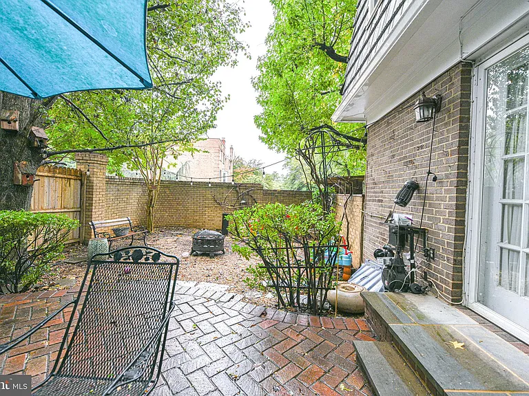 7377 Montcalm Dr — Photo 33