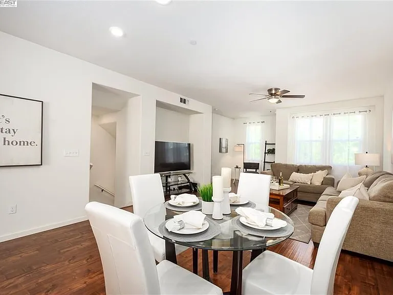 842 Las Flores Rd — Photo 2