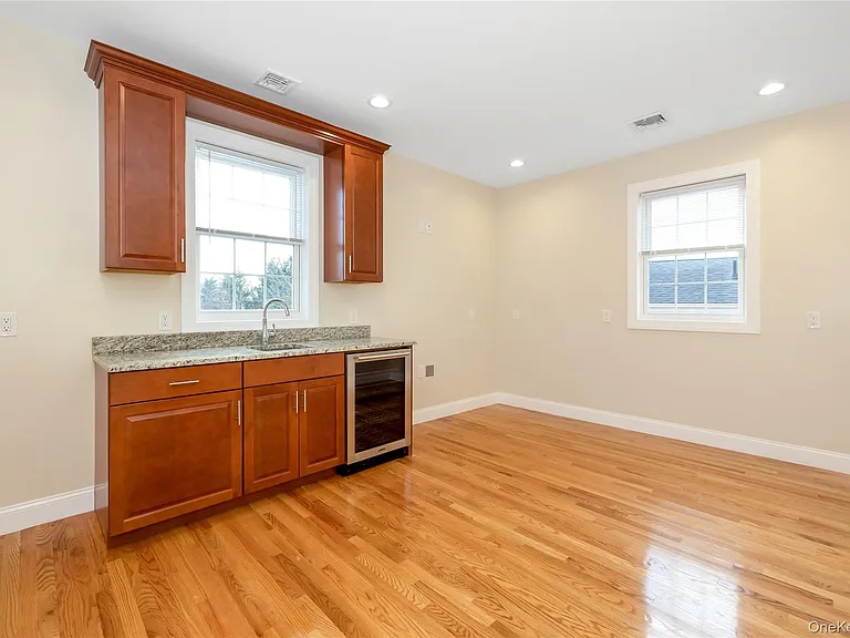 16 Grand Blvd — Photo 30
