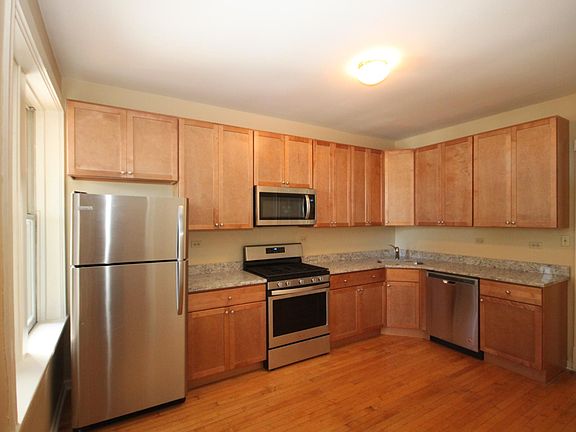 3rd image of 1336 W Belmont Ave APT 2