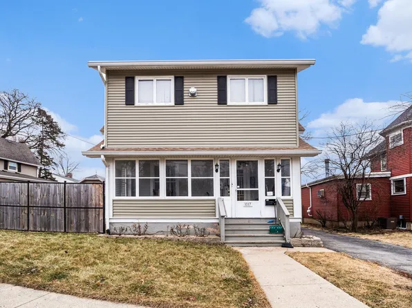 1017 W Highland Ave, Elgin, IL 60123