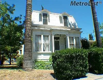 224 E G St photo 1