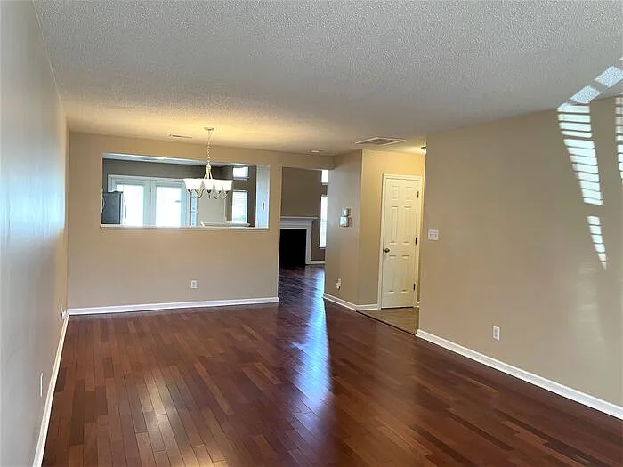 2 bed, 2.5 bath, 1600 sqft, $1,650 — Photo 4