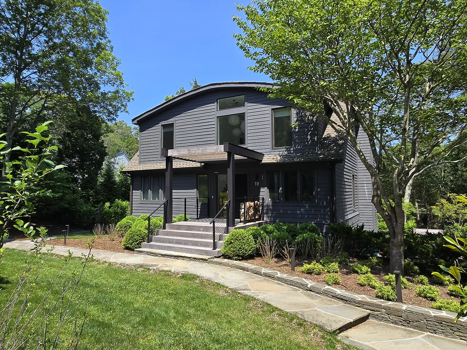 Hamptons Serene Waterfront Home With Pool & Dock — Photo 2