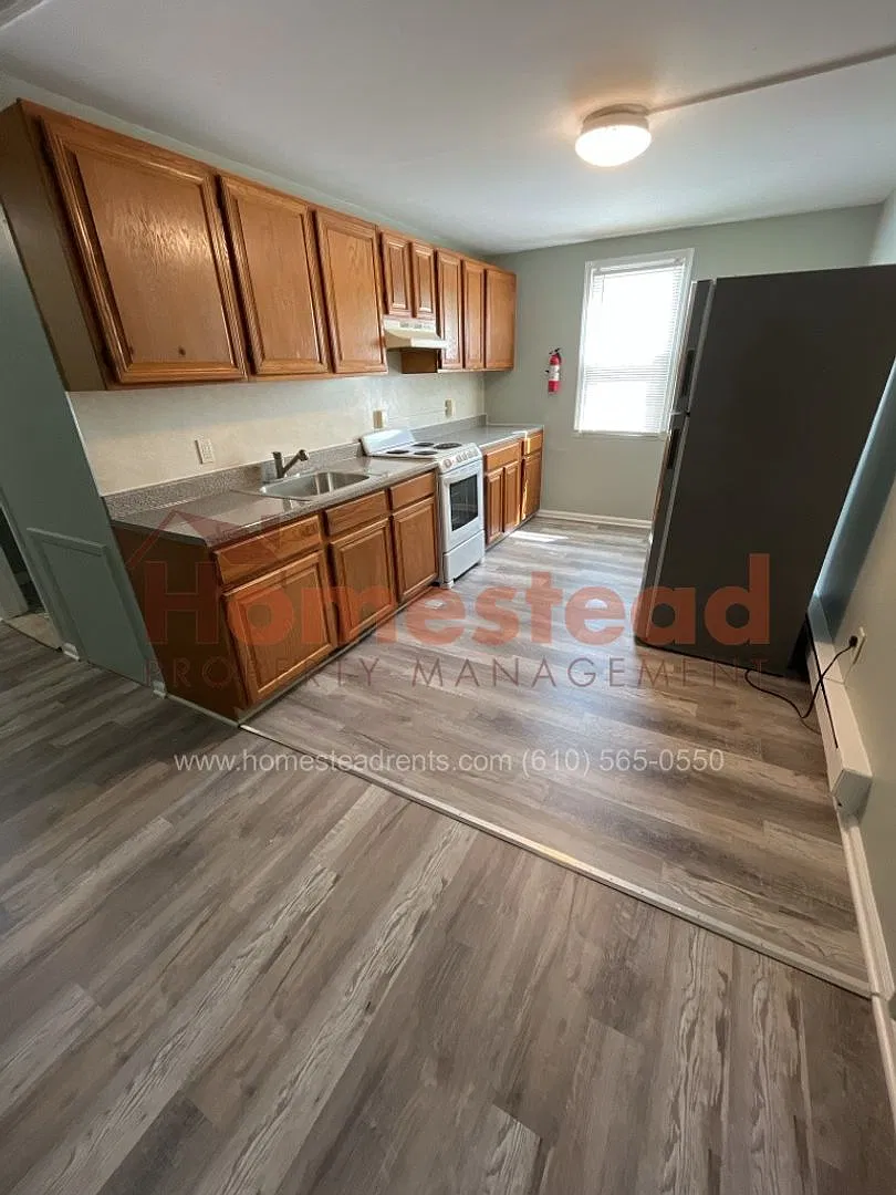 121 Long Ln — Photo 1