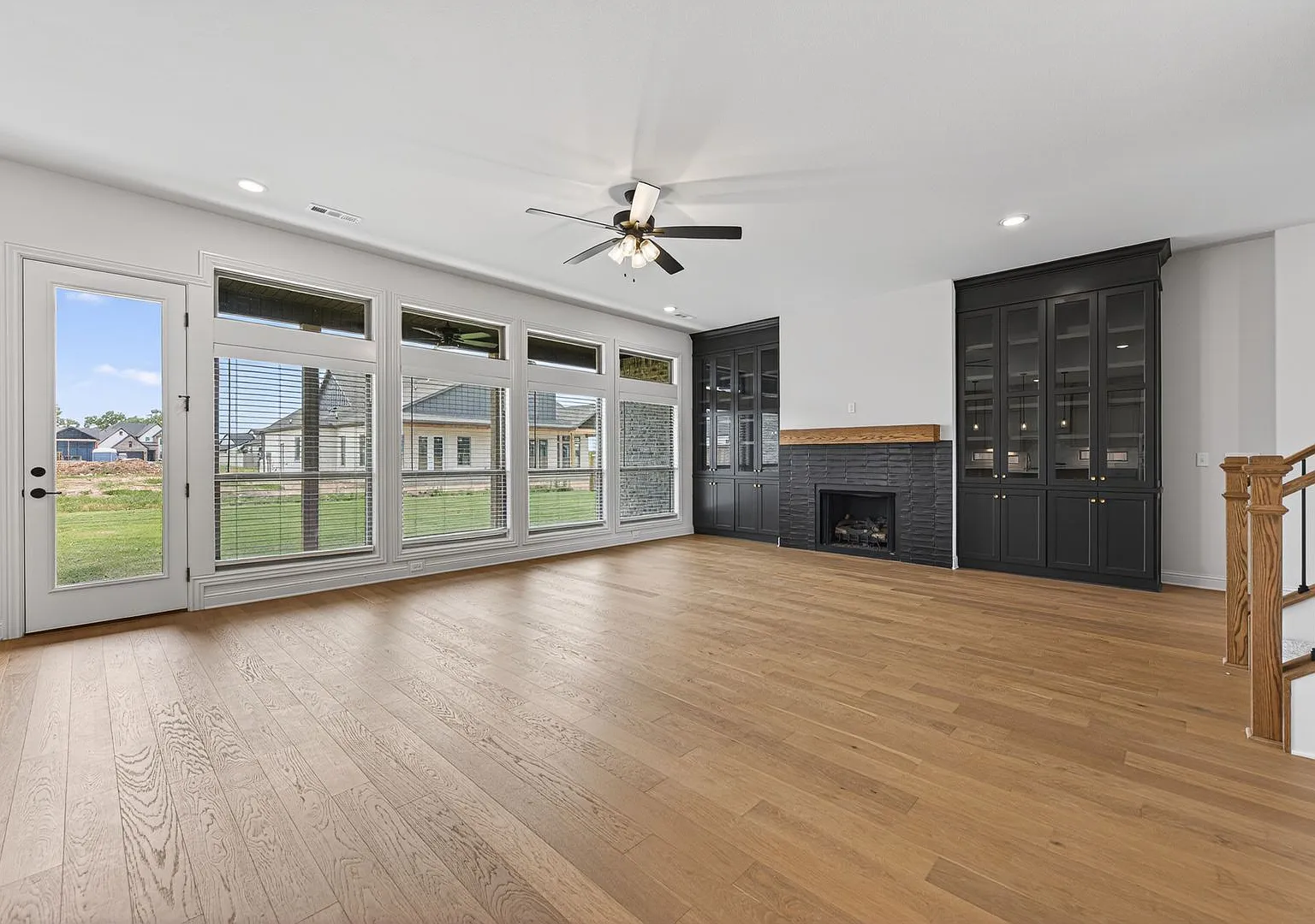 Sophisticated 4-Bedroom Home with Main-Level Primary Suite in Evening Star — Photo 4
