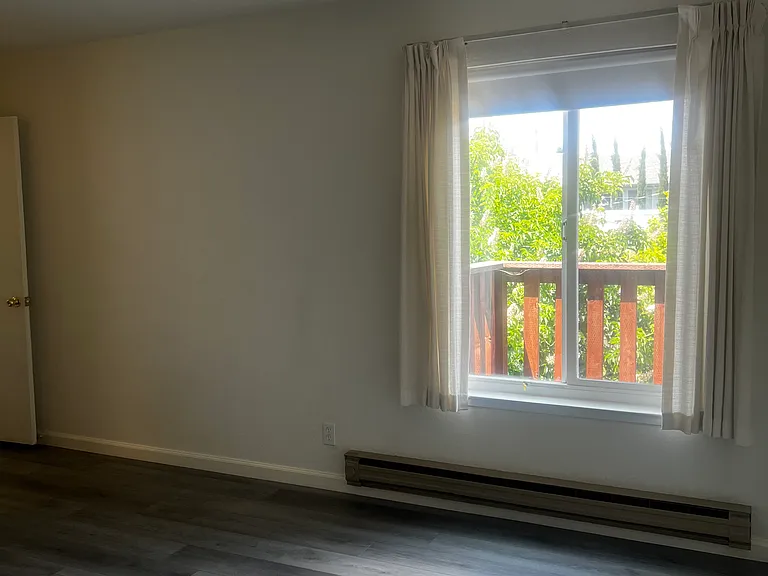 1028 Chula Vista Ave #3 — Photo 3