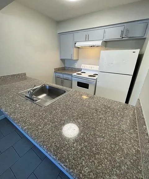 446 E Acacia St #5 — Photo 2