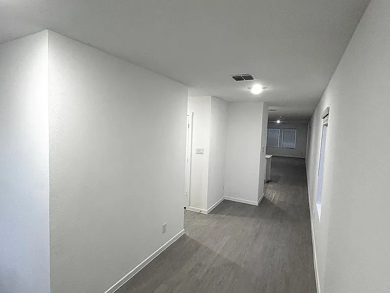 1829 Sanderling St — Photo 2