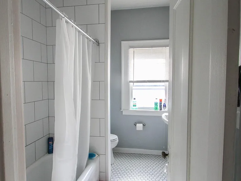 2584 Mayfield Rd — Photo 2