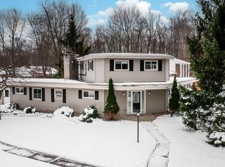 4467 Shadyridge Dr, Hamburg, NY 14075